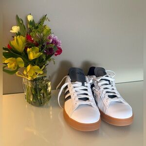 Adidas Women’s Court 2.0 White Sneakers size 7.5